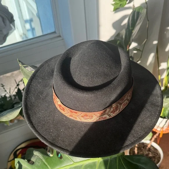 Black Wool Hat - Picture 2 of 6